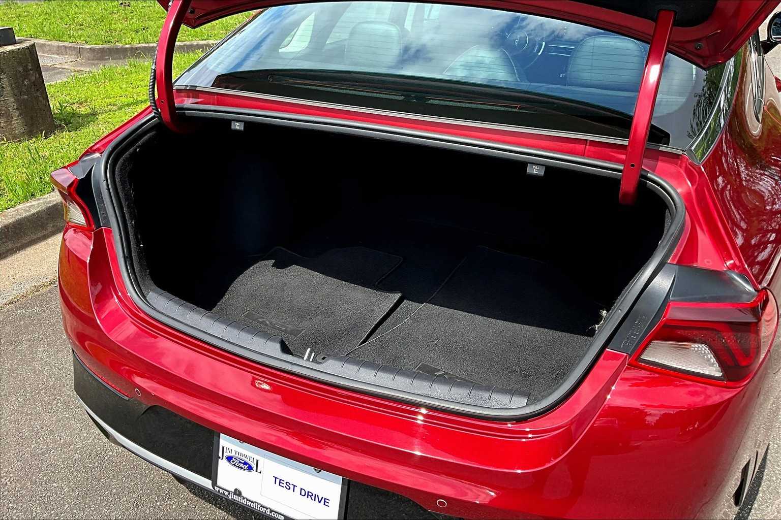 Vehicle image 32 of 38