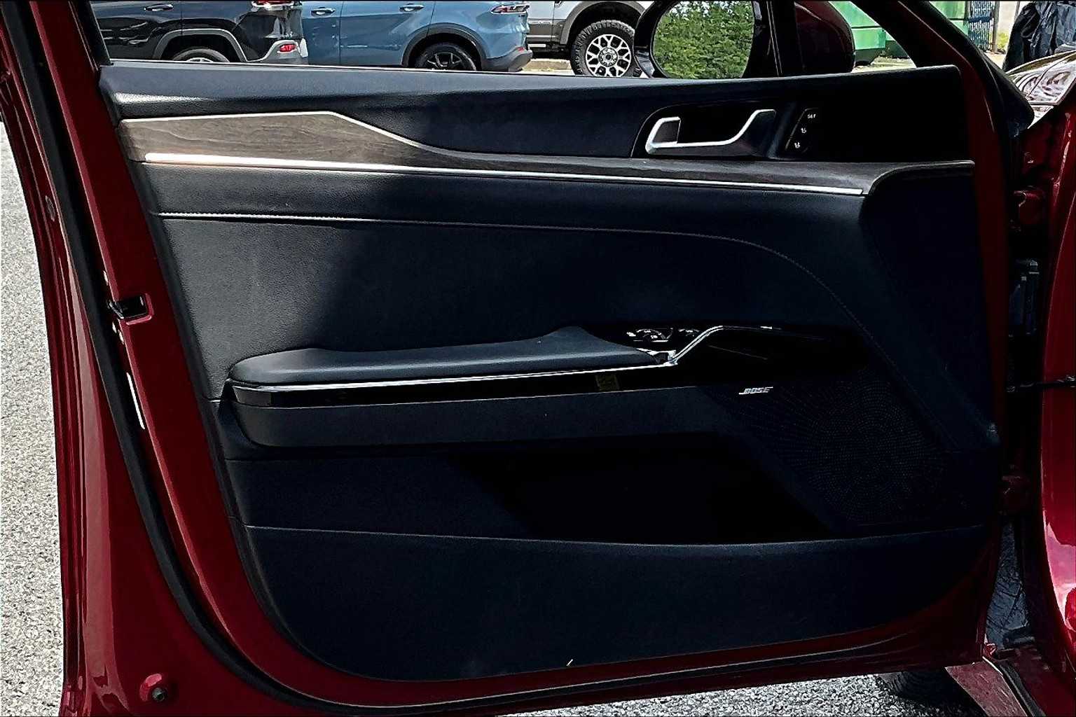 Vehicle image 21 of 38