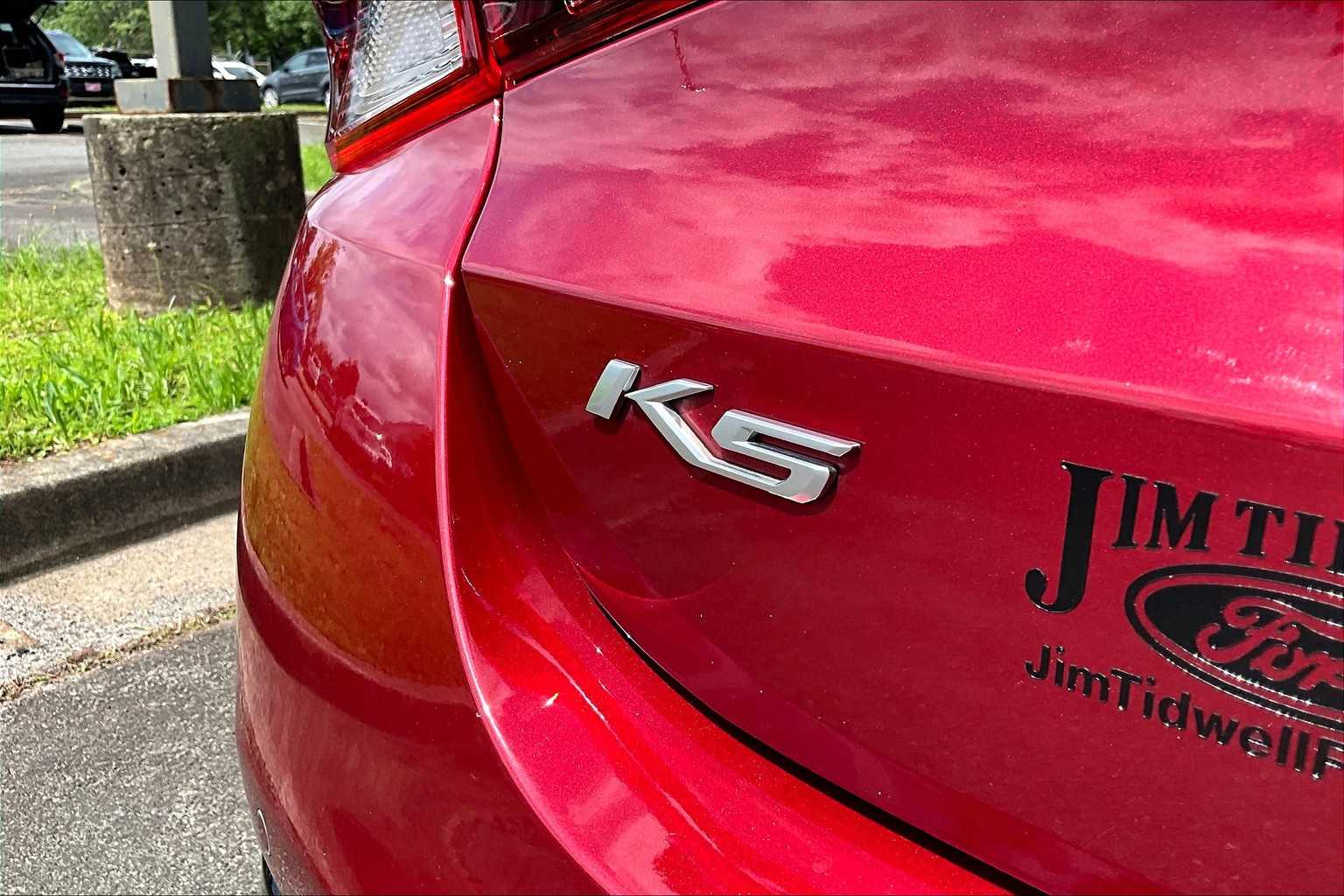 Vehicle image 11 of 38