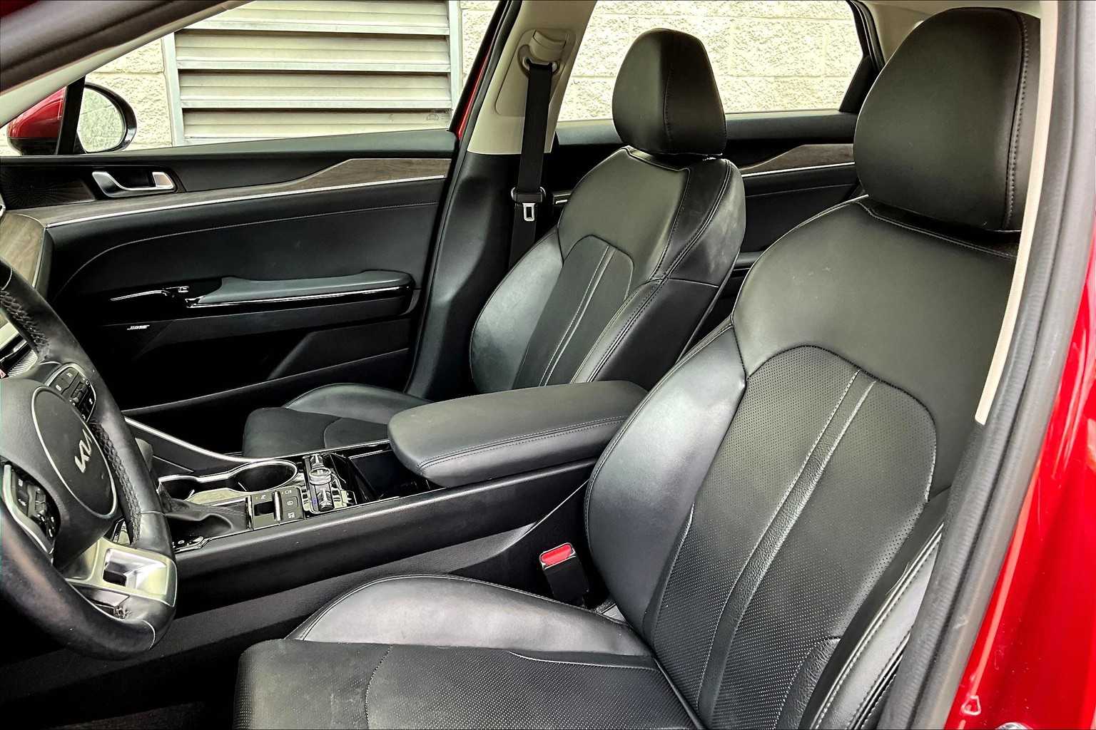 Vehicle image 9 of 38