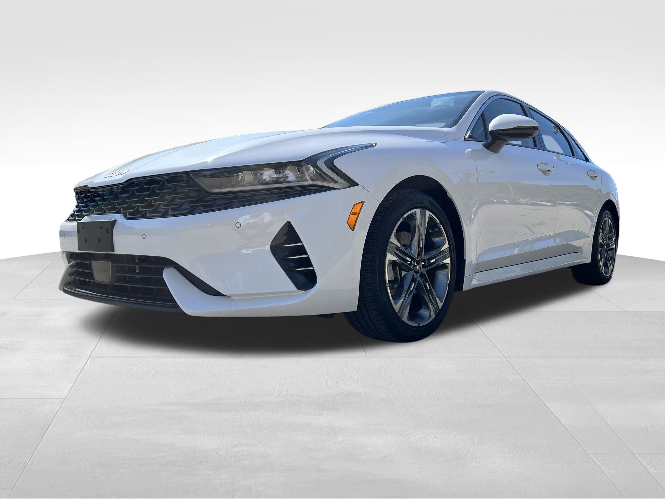 2022 Kia K5 EX Image 2 of 39
