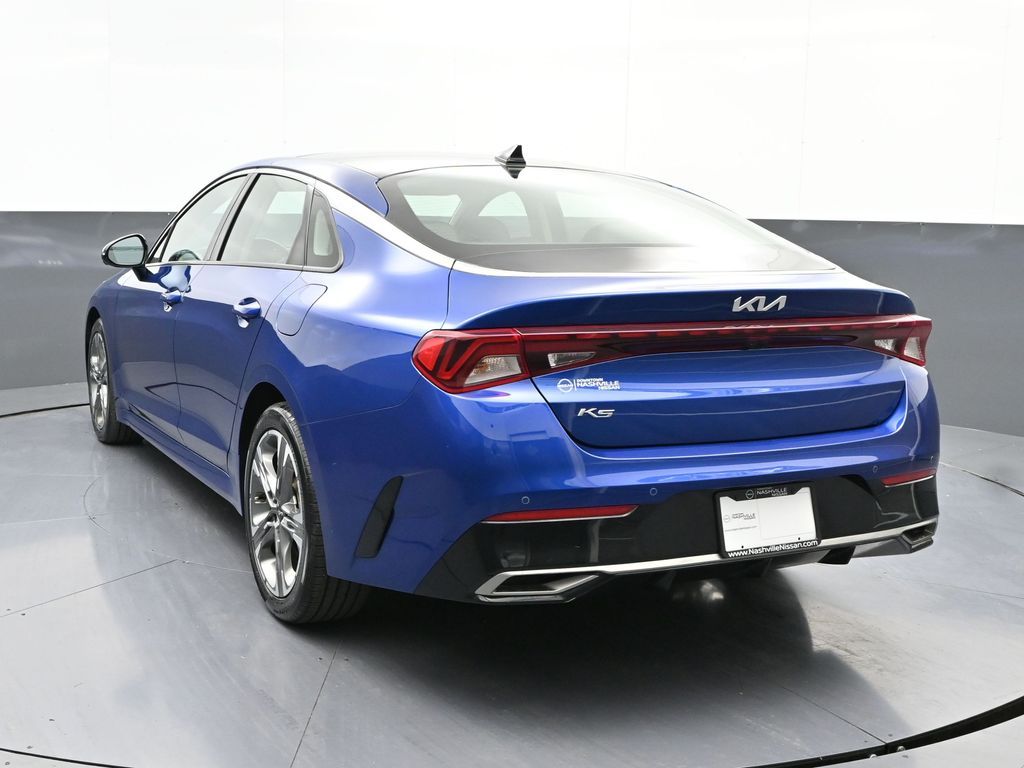 Vehicle image 21 of 31
