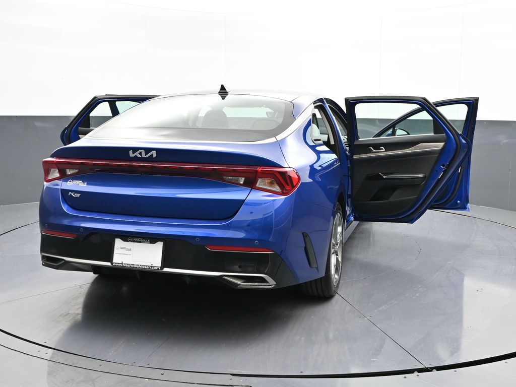 Vehicle image 13 of 31