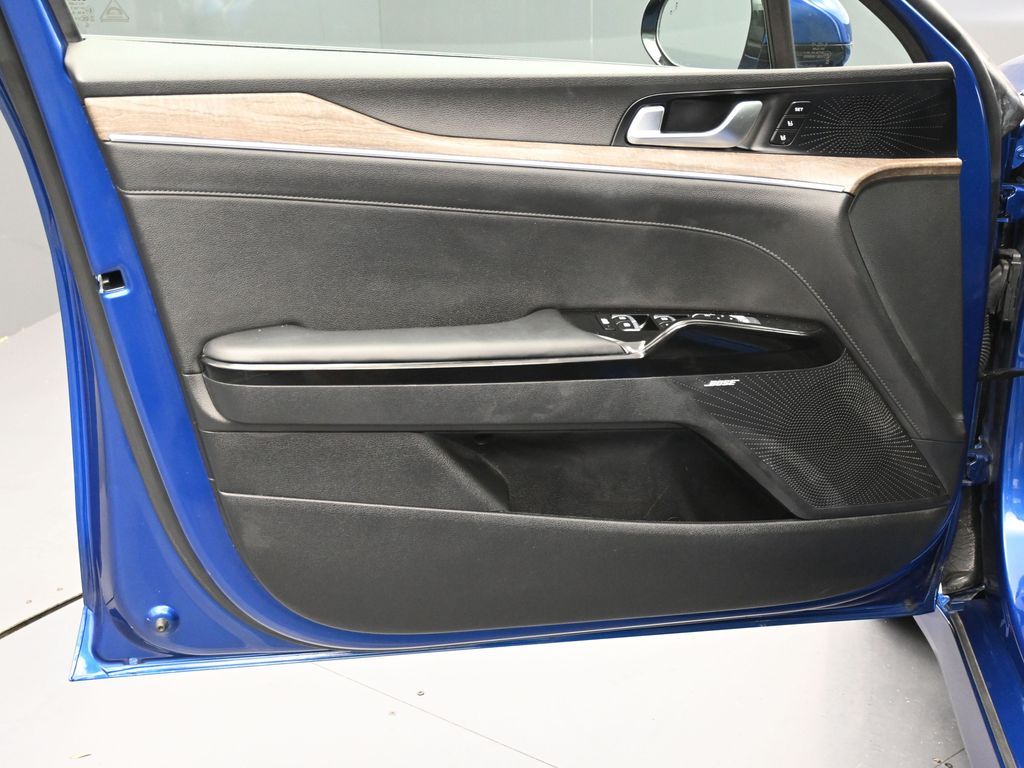 Vehicle image 30 of 31