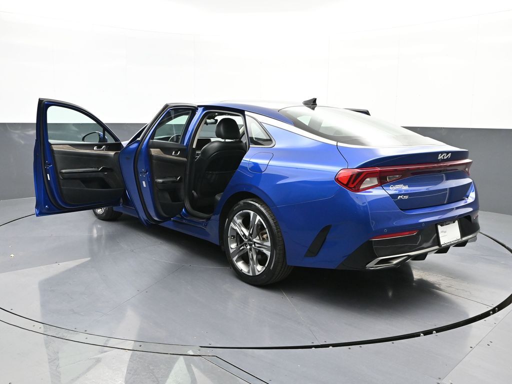Vehicle image 22 of 31