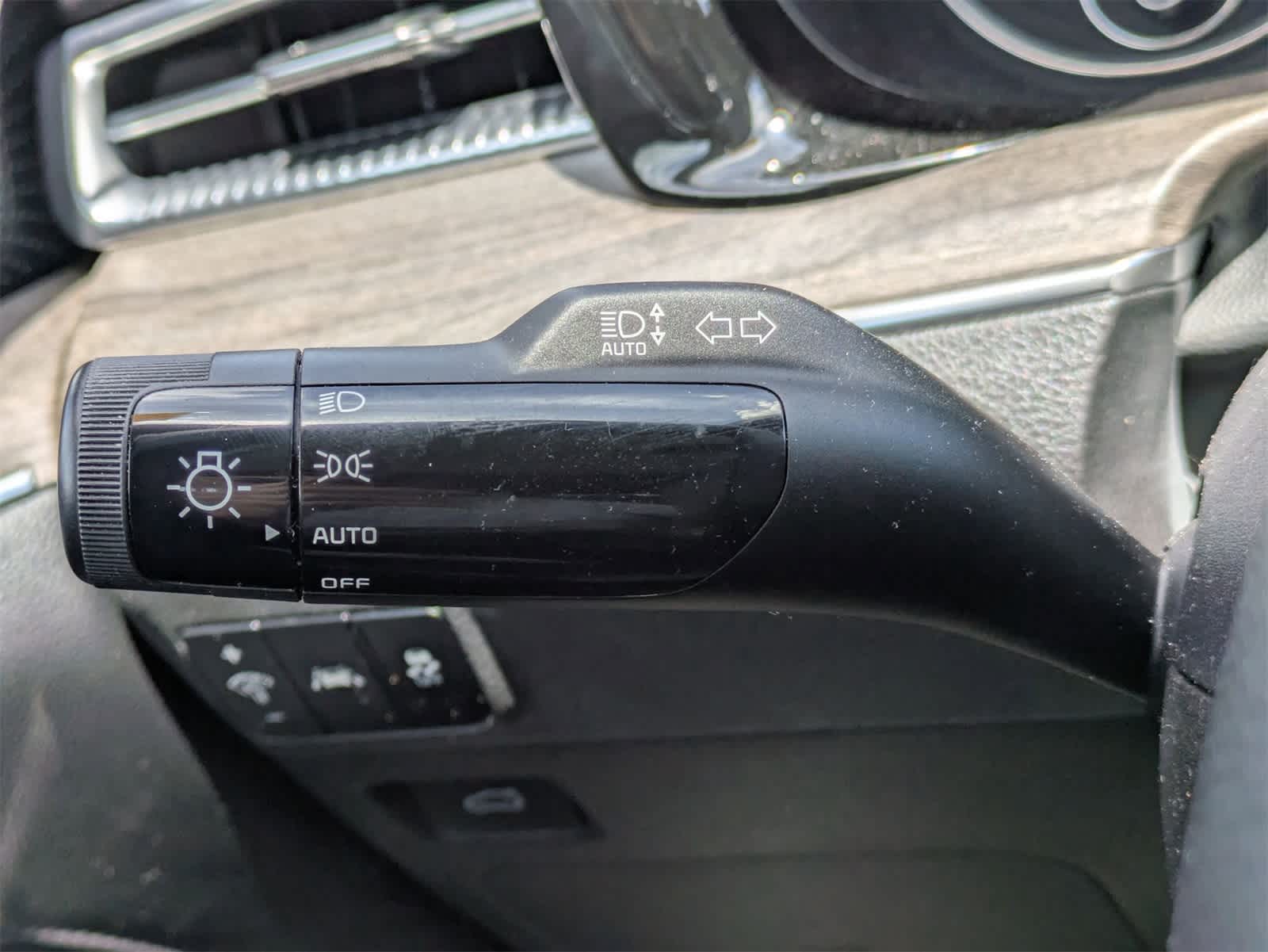 Vehicle image 6 of 10