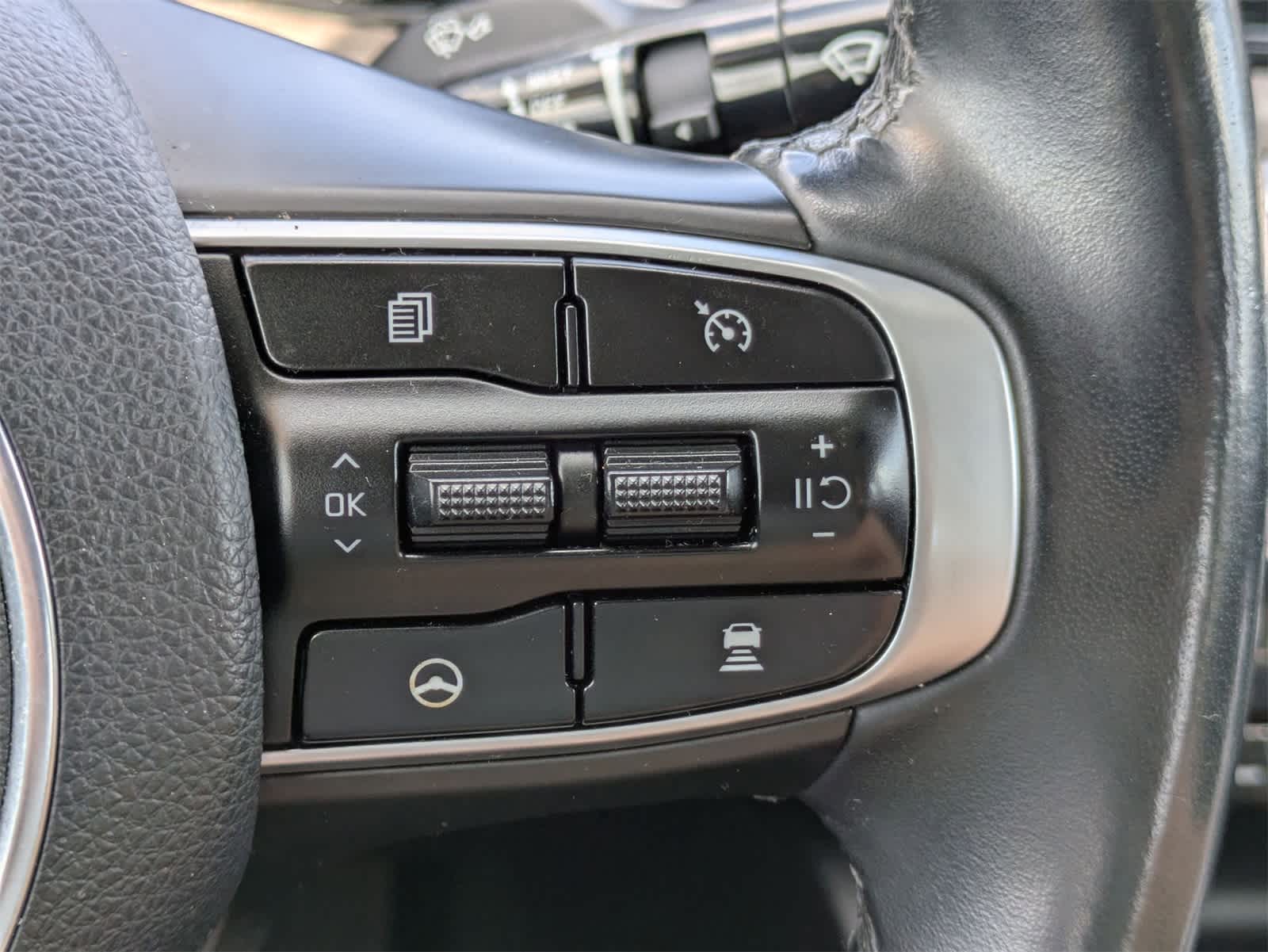 Vehicle image 5 of 10