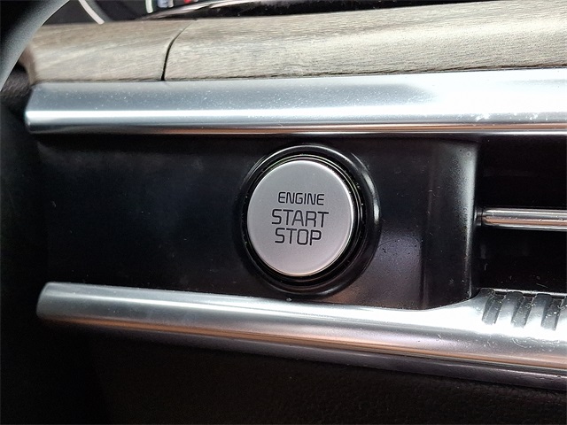 Vehicle image 24 of 30