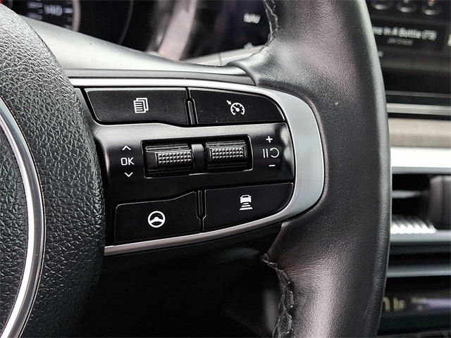 Vehicle image 23 of 30