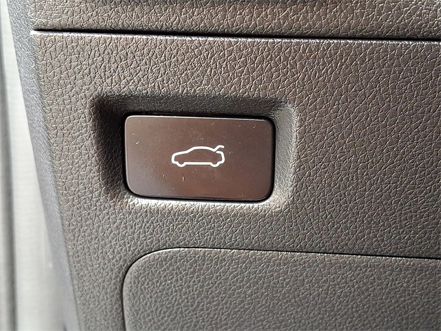 Vehicle image 26 of 30