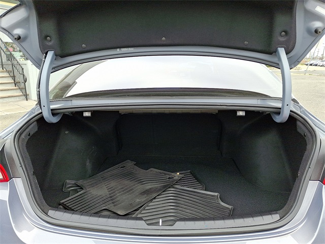 Vehicle image 28 of 30