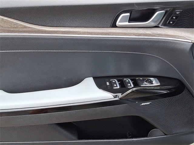 Vehicle image 12 of 30