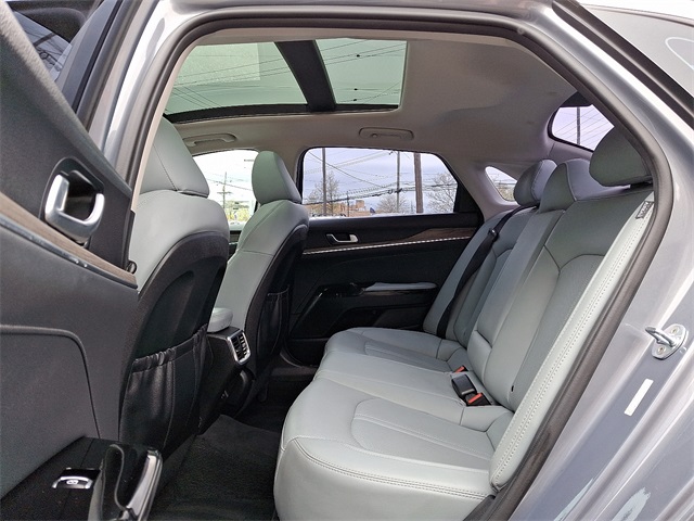 Vehicle image 10 of 30