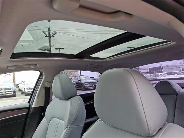 Vehicle image 14 of 30