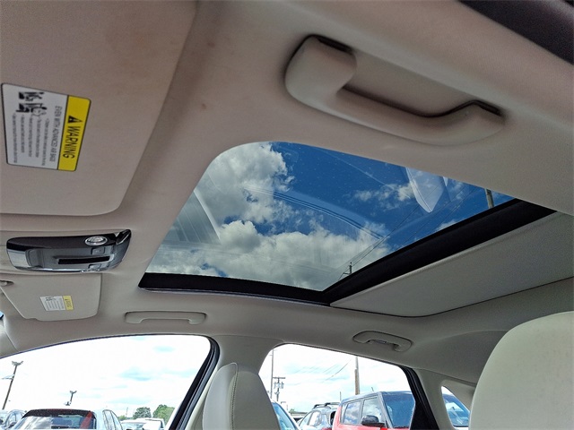 Vehicle image 21 of 31