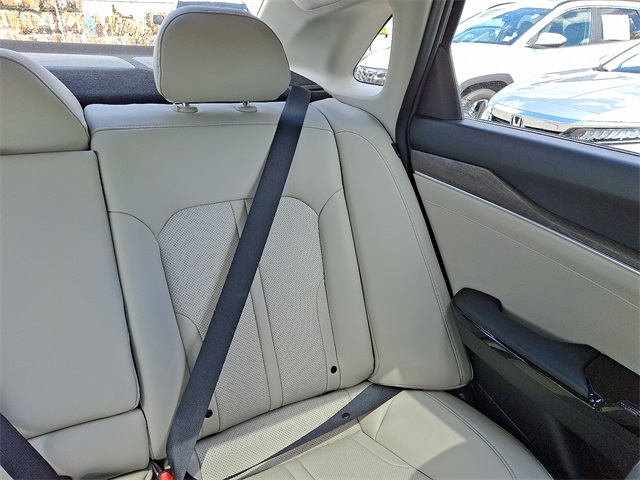 Vehicle image 20 of 31