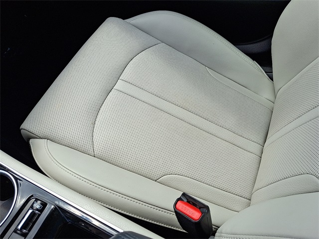 Vehicle image 26 of 31