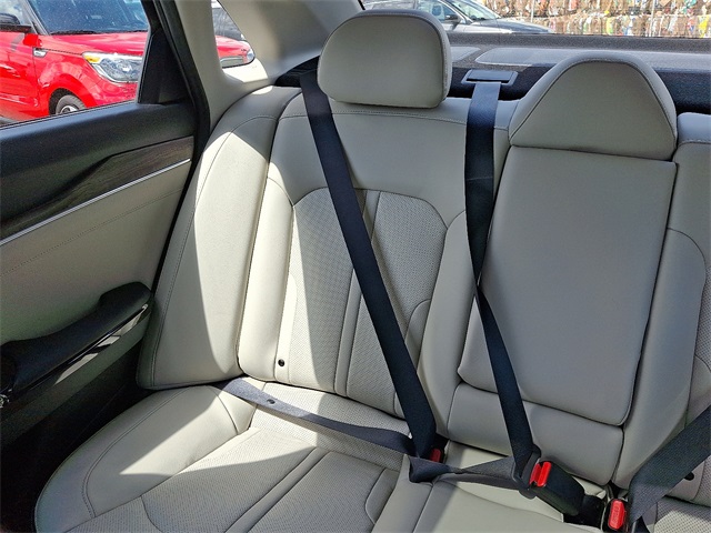 Vehicle image 18 of 31