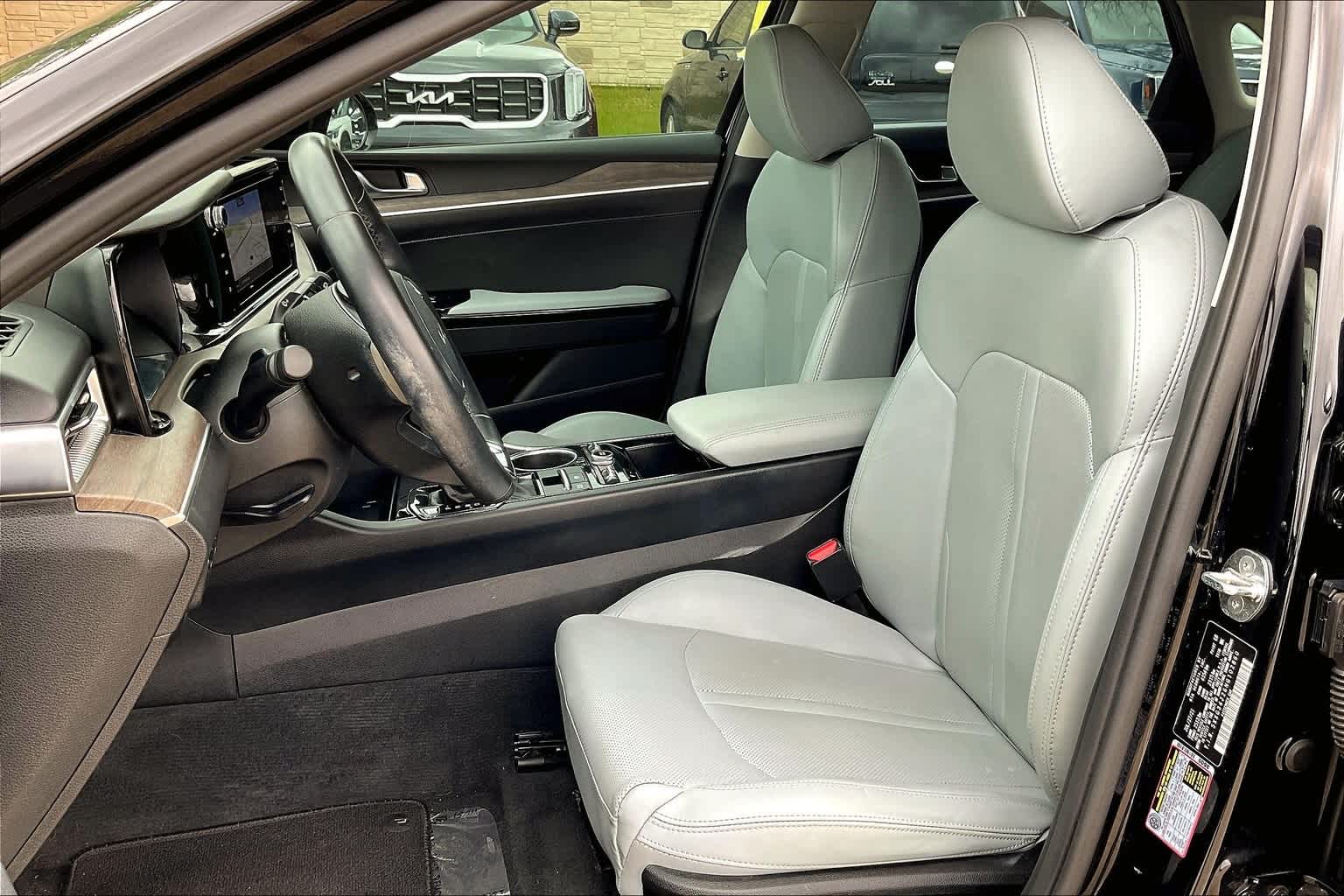 Vehicle image 12 of 32