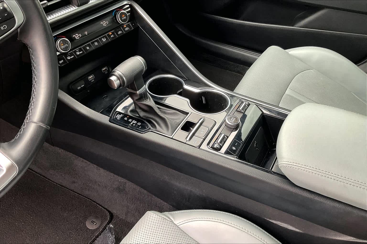 Vehicle image 17 of 32