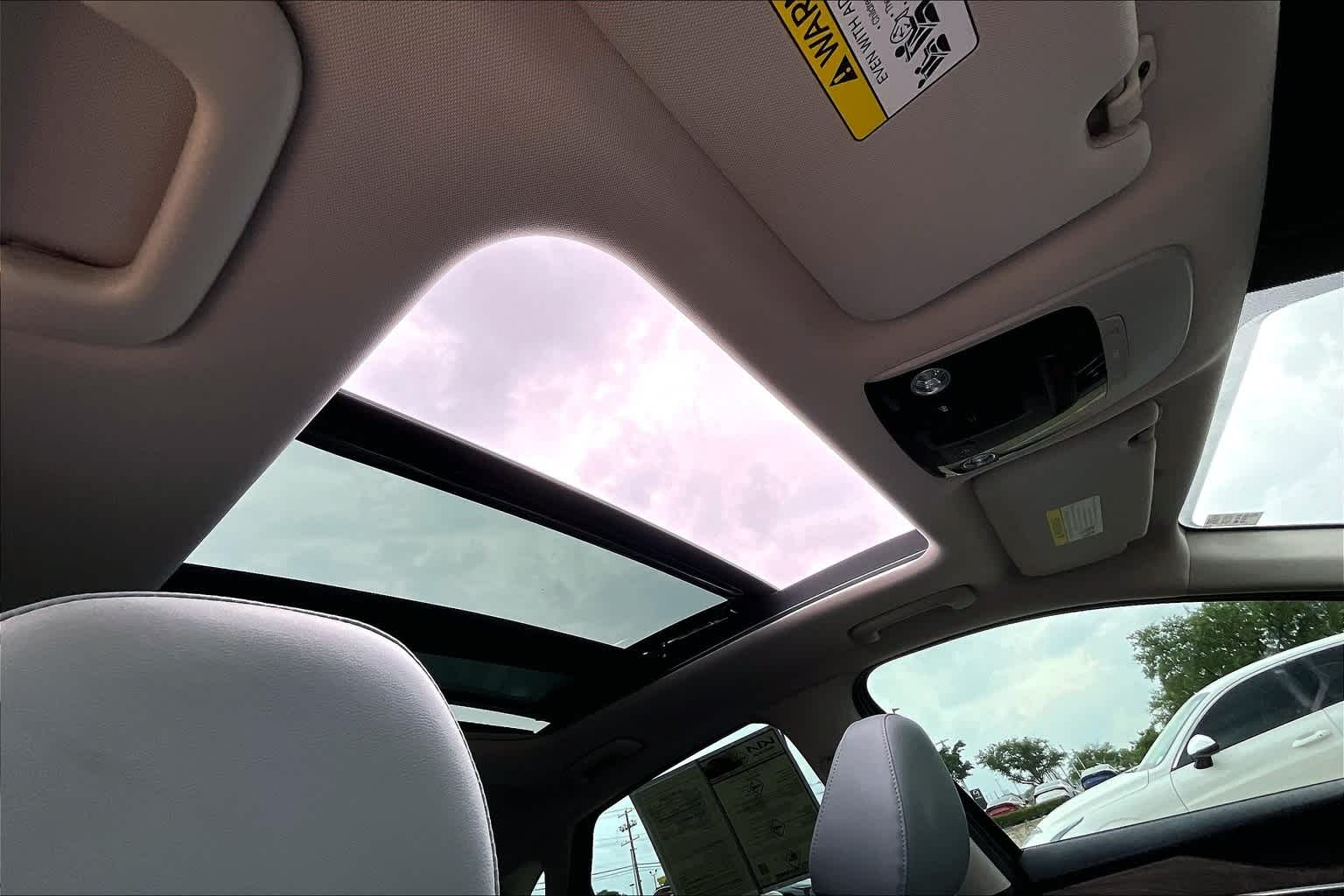 Vehicle image 29 of 32