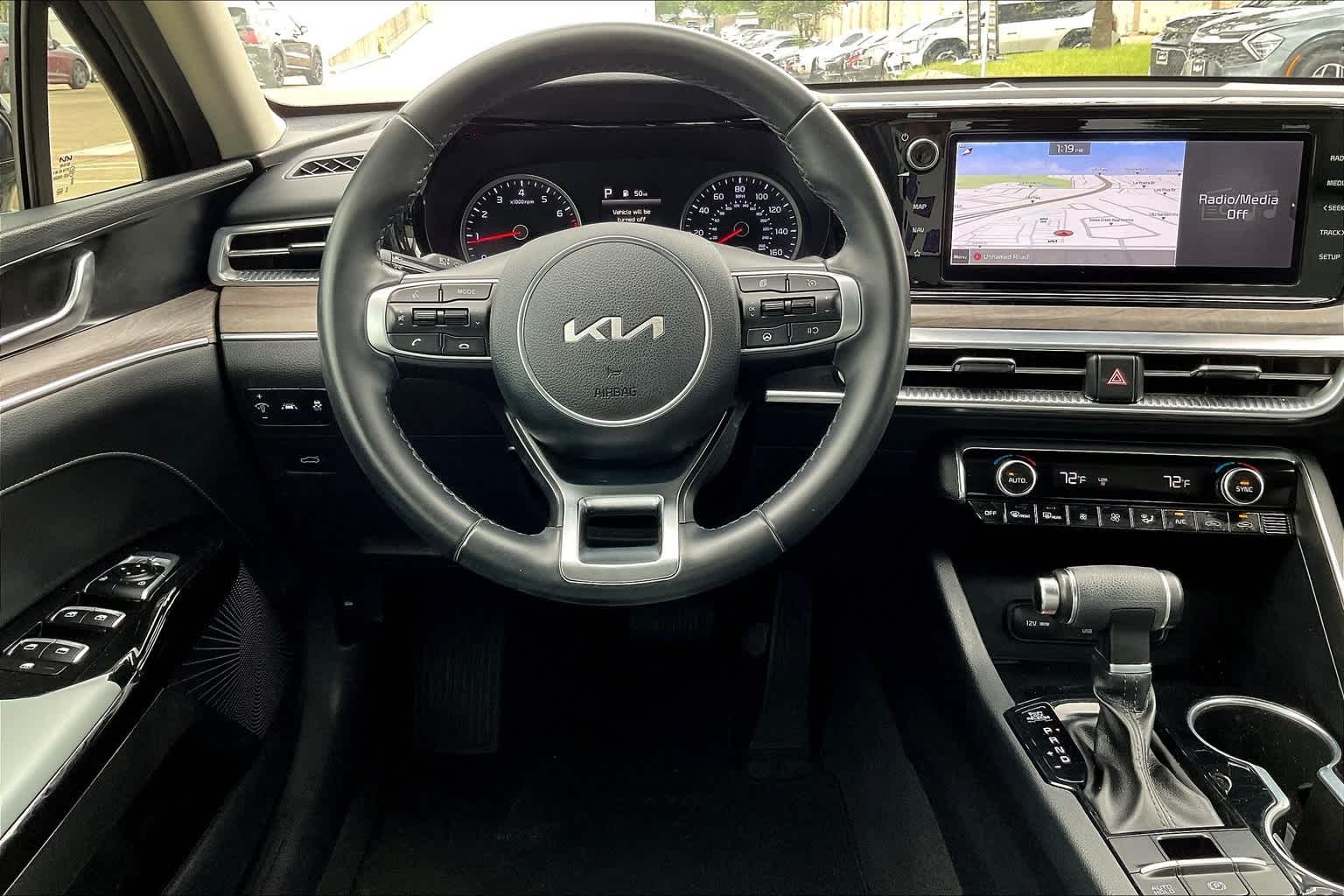 Vehicle image 15 of 32