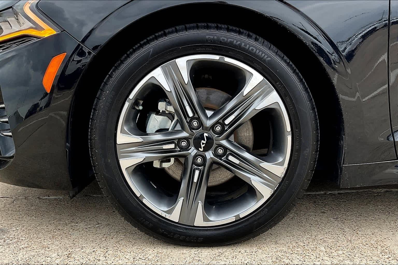 Vehicle image 9 of 32