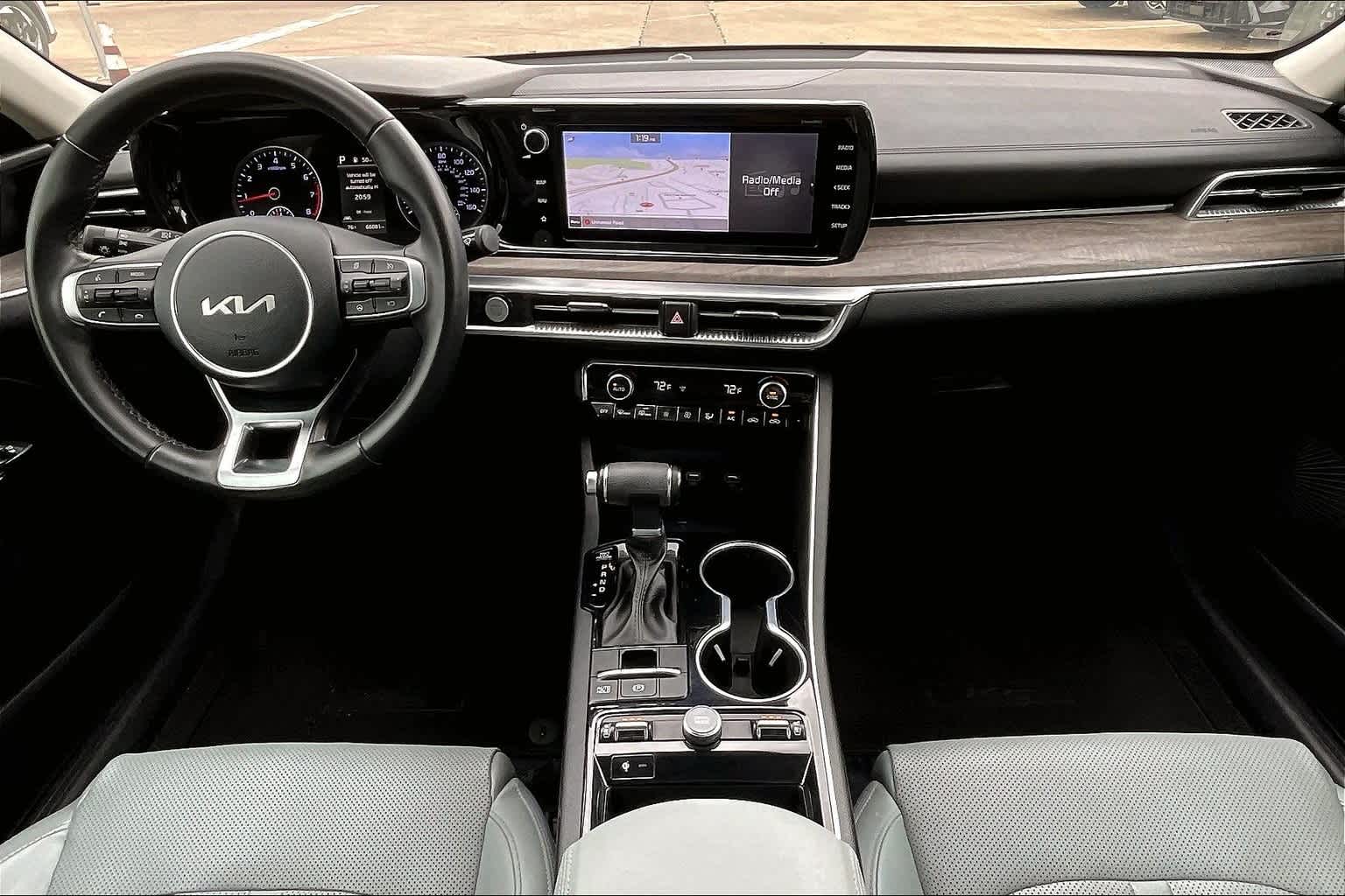 Vehicle image 11 of 32