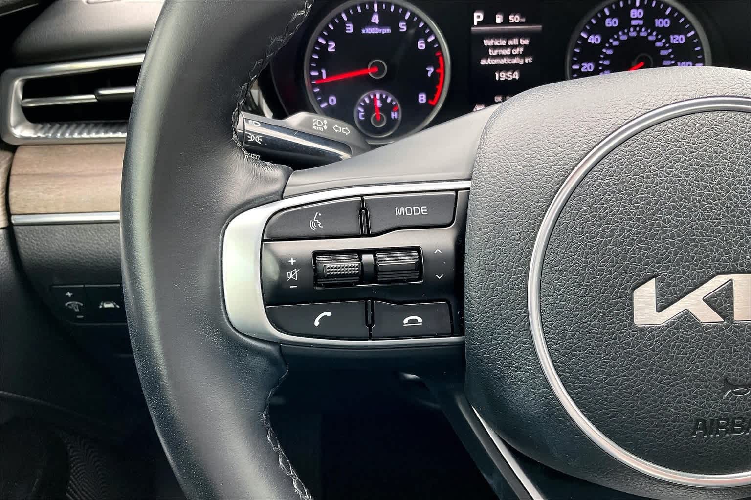 Vehicle image 23 of 32