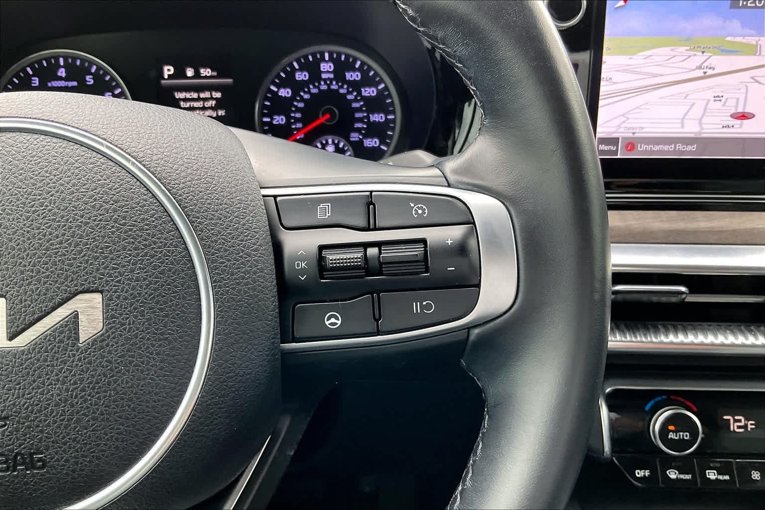Vehicle image 24 of 32
