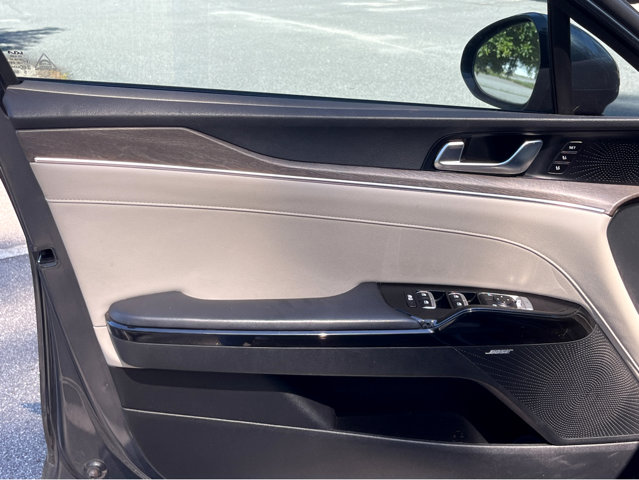 Vehicle image 27 of 35