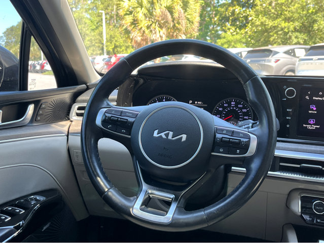 Vehicle image 21 of 35