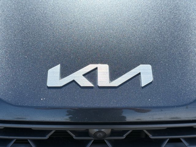 Vehicle image 33 of 36
