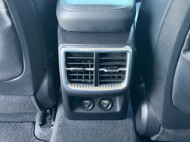 Vehicle image 27 of 36