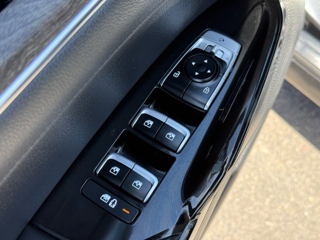 Vehicle image 13 of 36