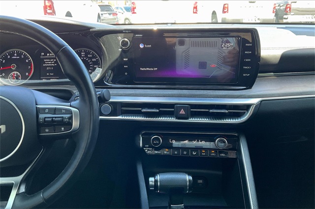 Vehicle image 22 of 34