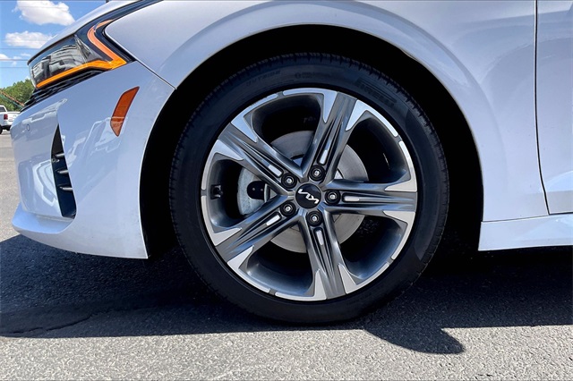 Vehicle image 9 of 34
