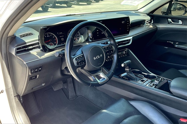 Vehicle image 14 of 34