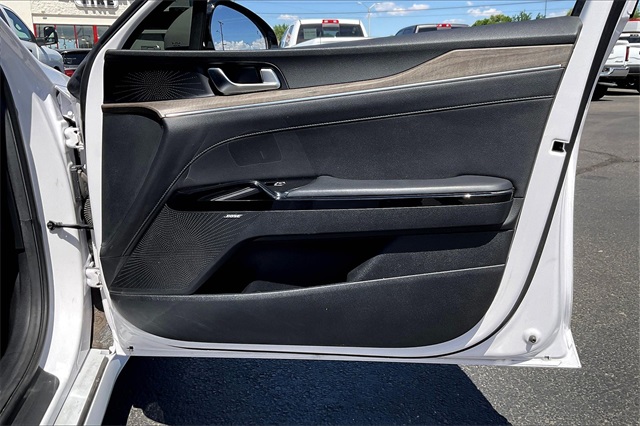 Vehicle image 32 of 34