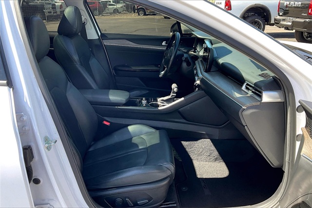Vehicle image 13 of 34
