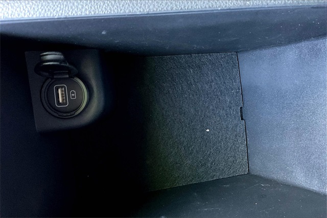 Vehicle image 26 of 34