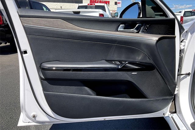 Vehicle image 24 of 34