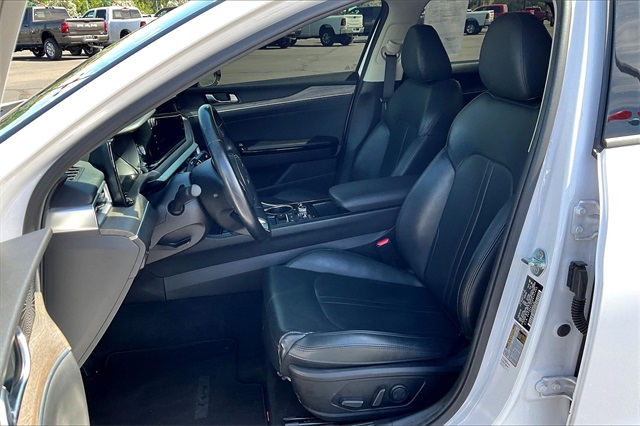 Vehicle image 12 of 34