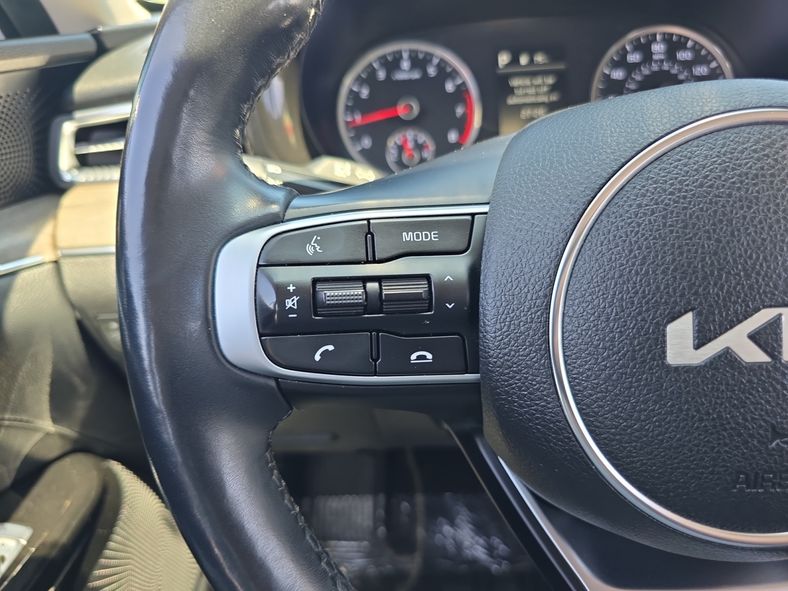 Vehicle image 14 of 24