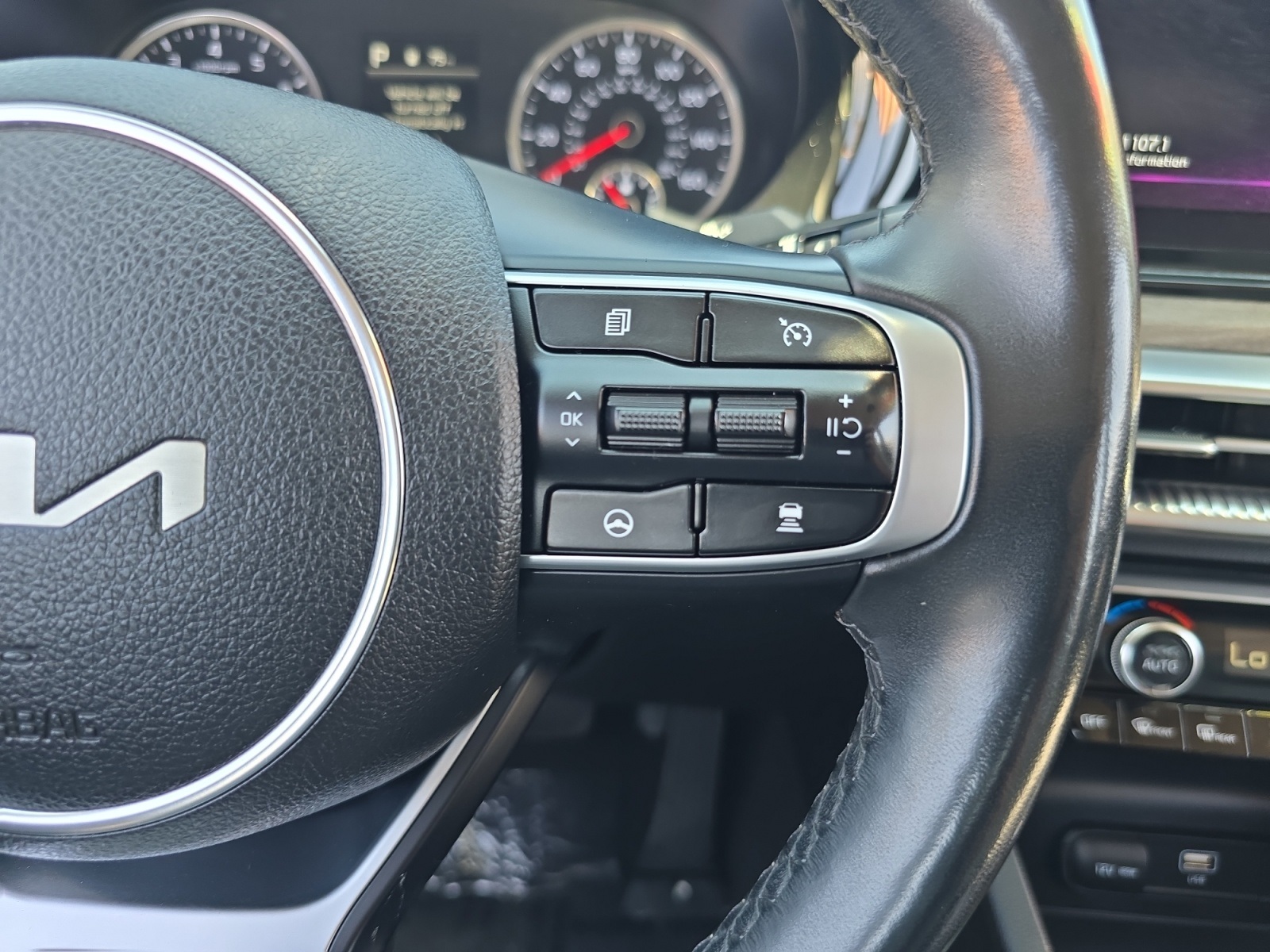 Vehicle image 15 of 24