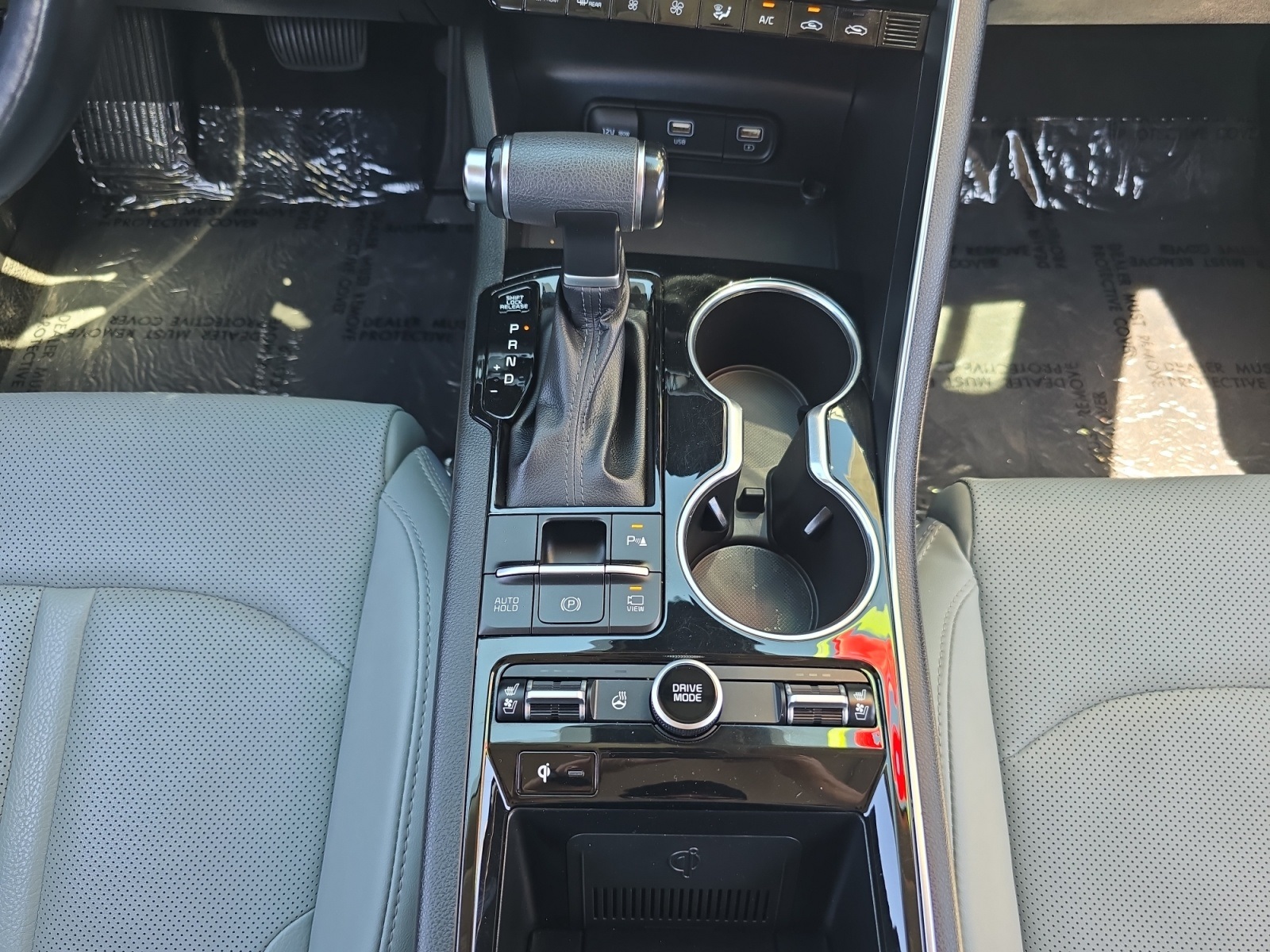 Vehicle image 18 of 24