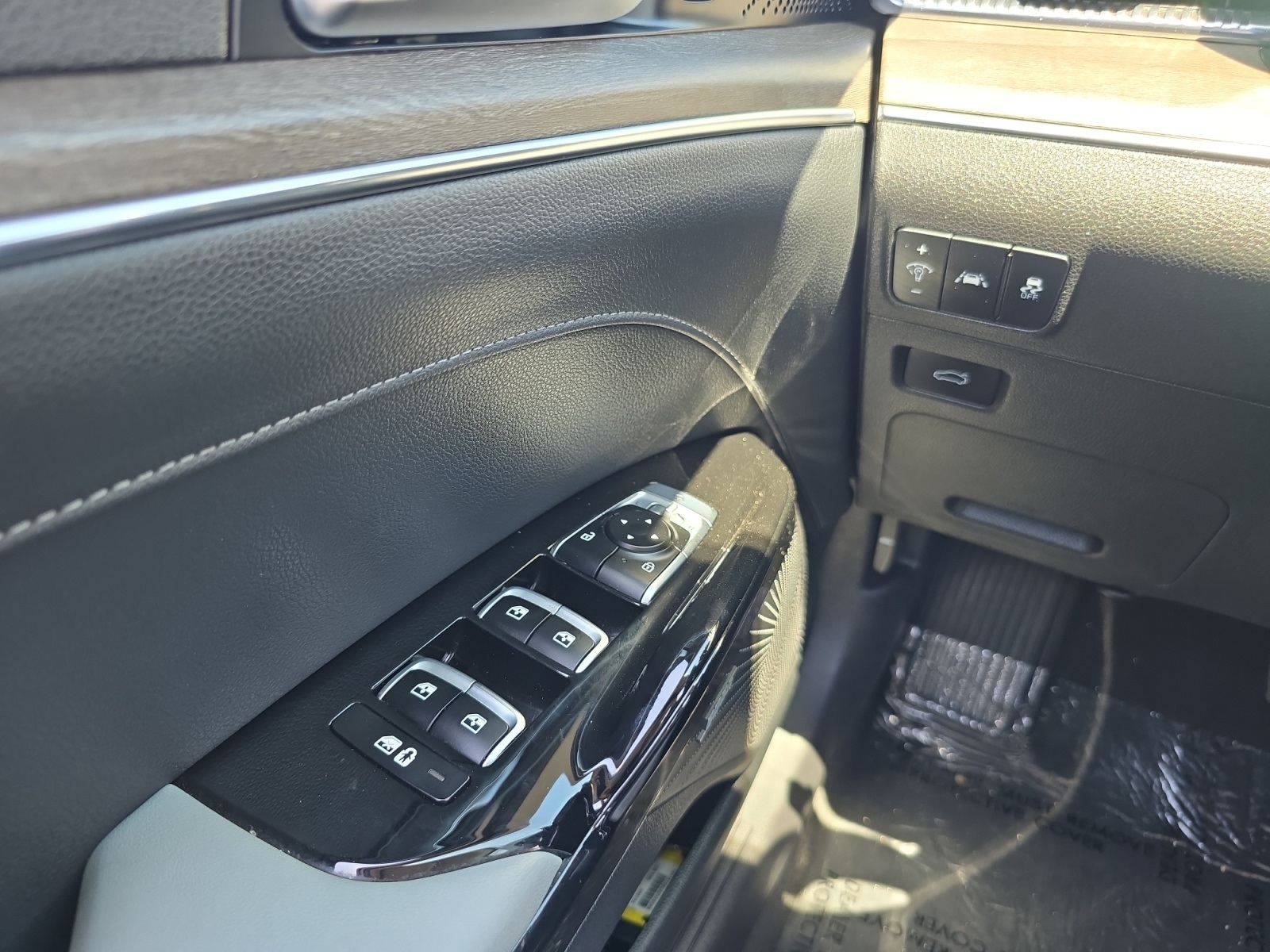 Vehicle image 20 of 24