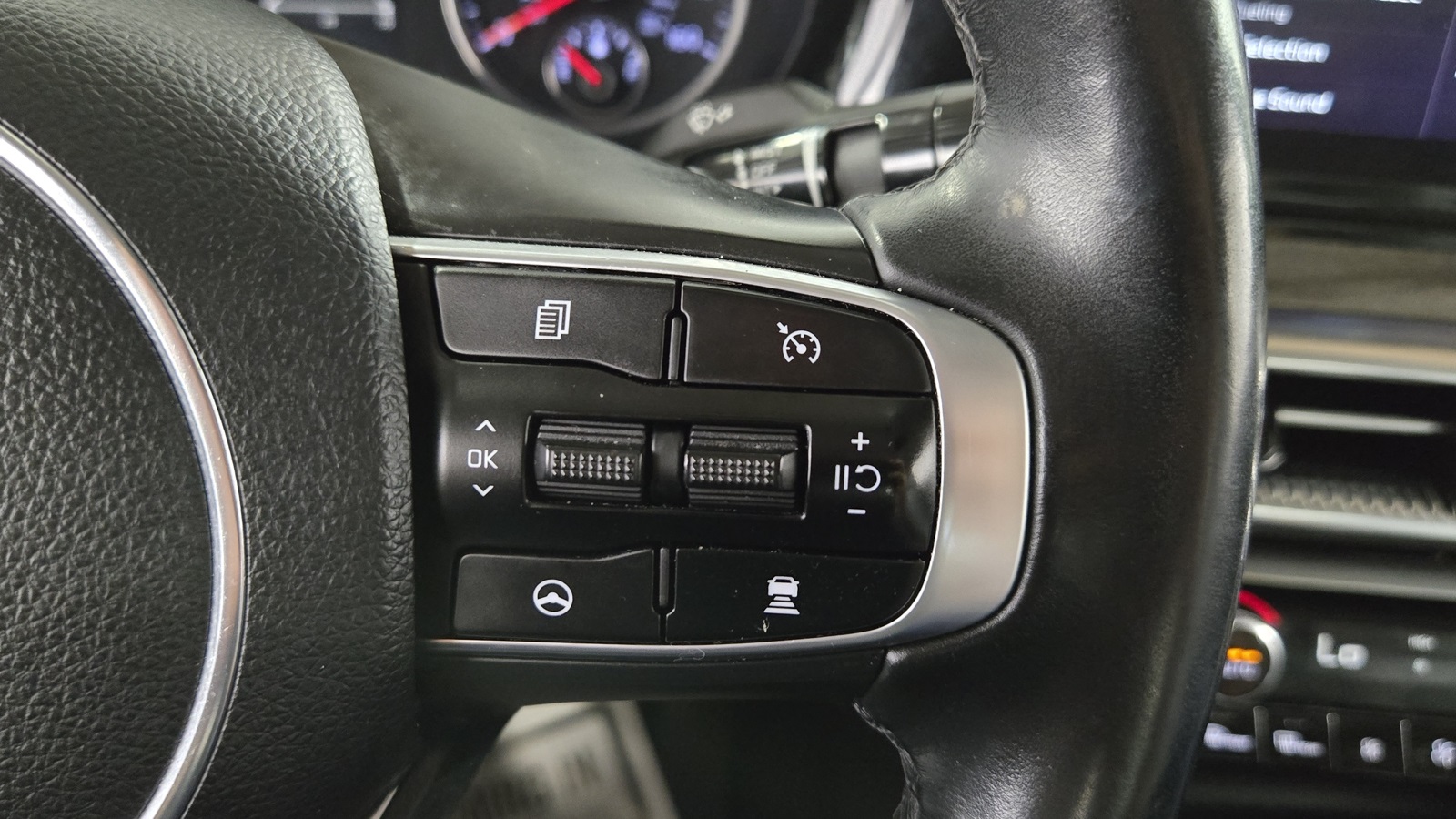Vehicle image 13 of 37