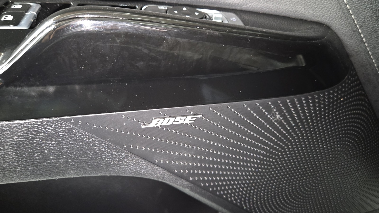 Vehicle image 24 of 37