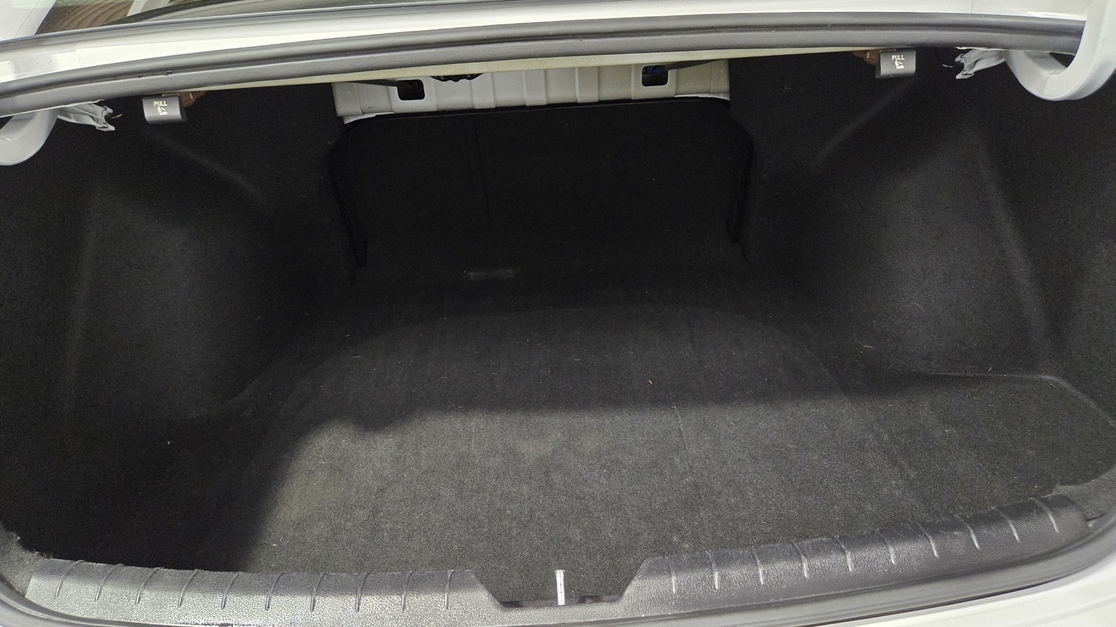Vehicle image 33 of 37